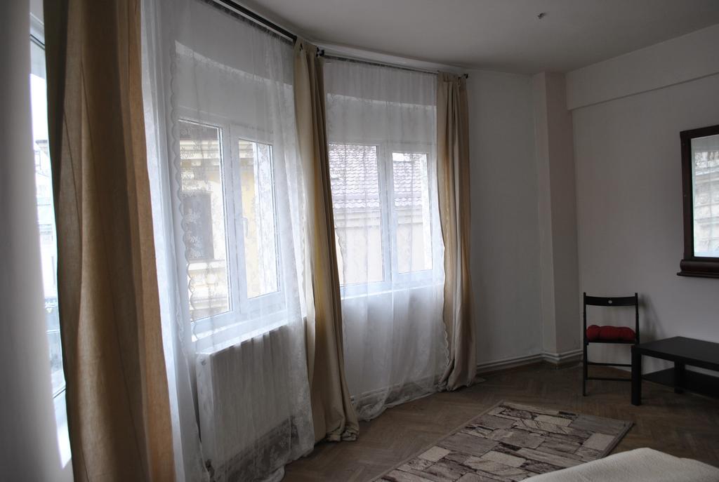 Vogue Hostel Бухарест Экстерьер фото